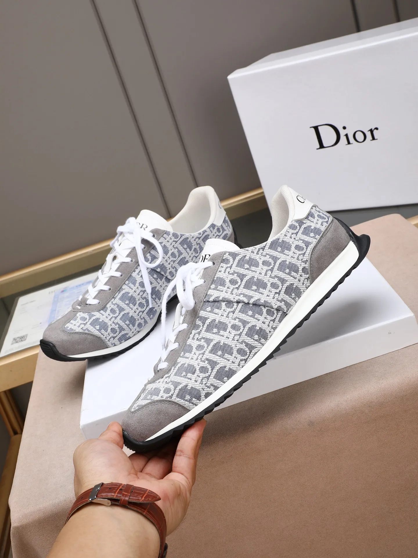 Men's shoes💰440 Dior【Dior】😘😘High-end series of casual men's shoes, simple and elegant👍👍👍The upper is made of first-layer genuine leather spliced ​​with Dior's special material [sun][sun]; imported first-layer sheepskin lining; special outsole, wear-resistant, lightweight, the overall design is harmonious and unified without lacking personality 👣🌟✨You deserve it! Multiple colors to choose from! 😍Size 38～44. (45 custom-made) The picture above is a big seller🔥🔥🔥